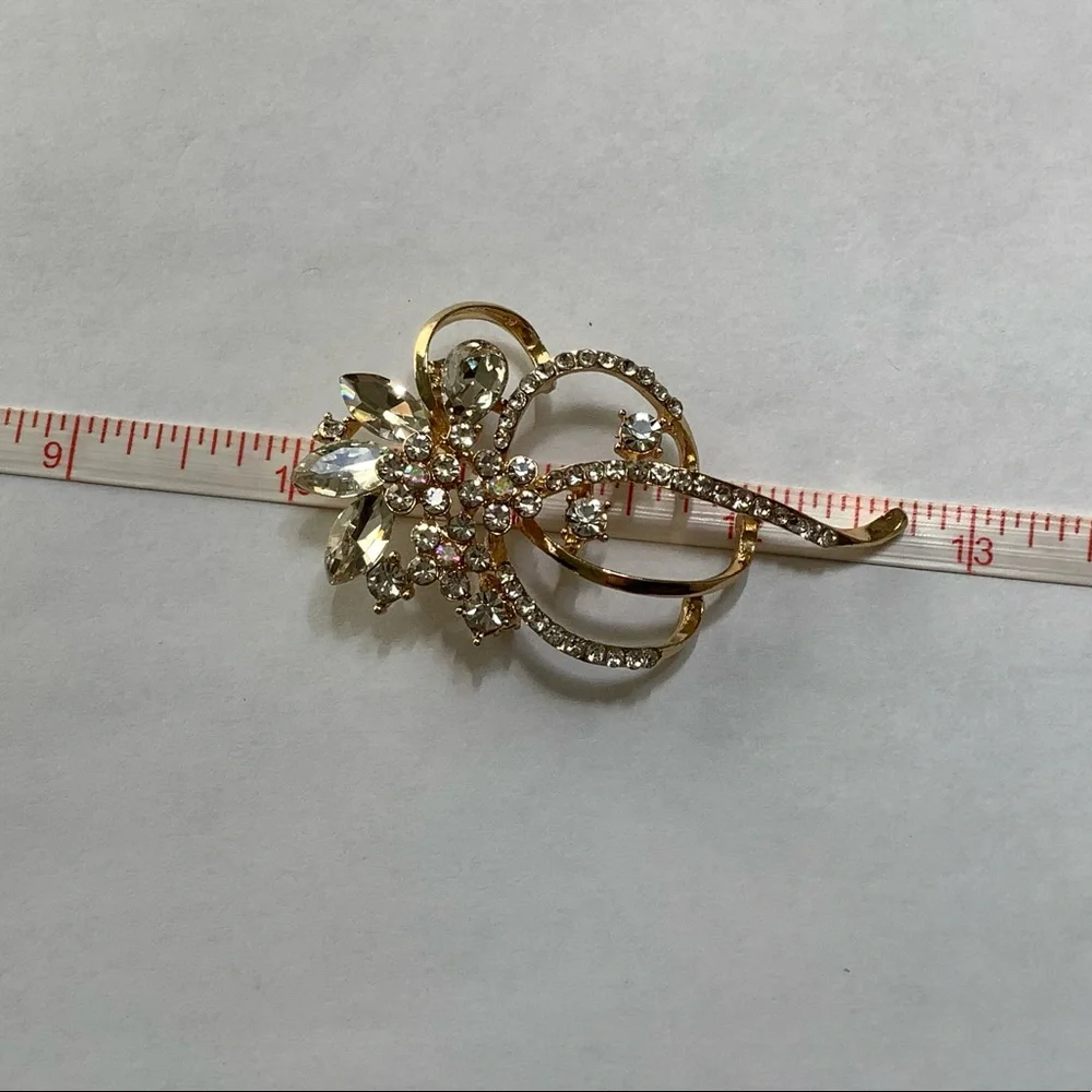 Gold Tone Flower Brooch with Clear Rhinestones - Picture 4 of 6